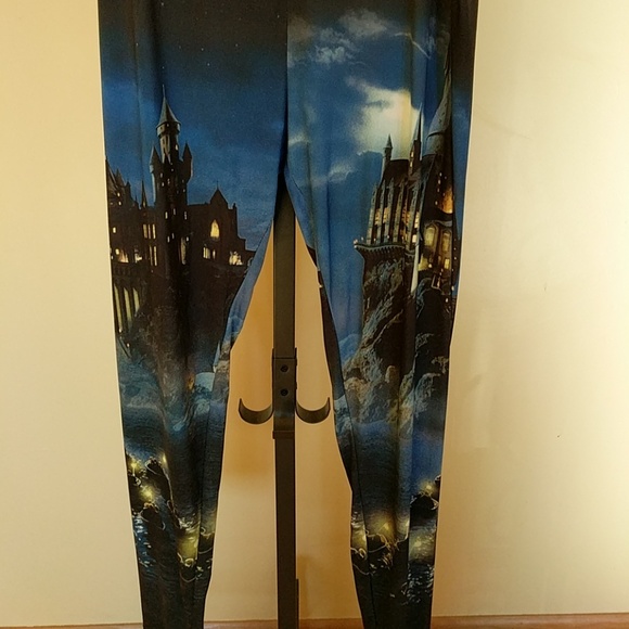 Hot Topic Pants - Harry Potter Hogwarts leggings from Hot Topic